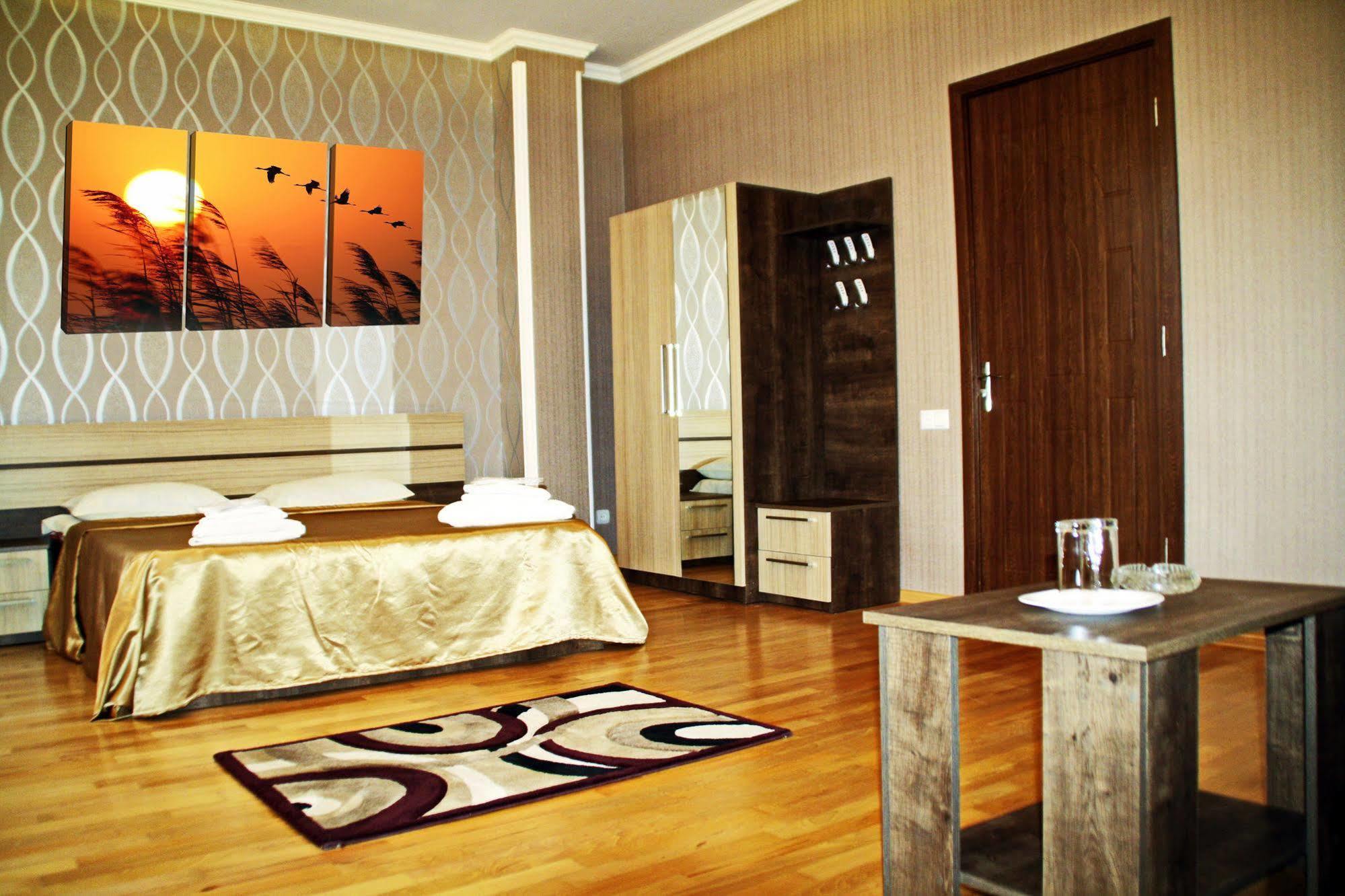 Bonus Hotel